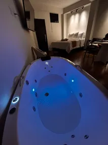 Luxury Loft | Jacuzzi | Air Conditioning | Cellar & Complimentary Wine - Image 2