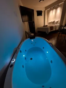 Luxury Loft | Jacuzzi | Air Conditioning | Cellar & Complimentary Wine - Image 5