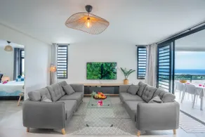 Sea View and Pool Getaway near Downtown - Image 3