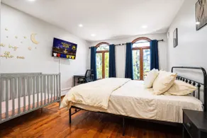 Mega Mansion! 6BR-3.5BA | NYC | MetLife | Parking - Image 3
