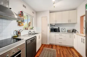 Tuart Treetop Escape - Vibrant Stay near South Beach - Image 5