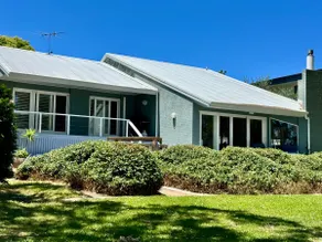Sunset Beach Cottage - nostalgic and pet friendly! - Image 4