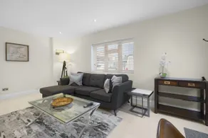 Modern Comfort 2-Bedroom, 2-Bathroom House - Image 2
