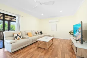 Spacious 4-Bedroom Family Home in Dundas Valley - Image 3