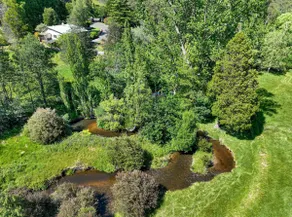 The Grandview Retreat, Riverside Farmstay Escape - Image 4