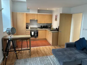 Two Bed Flat with Parking - Image 3