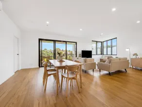 Spacious Oceanfront Stay Overlooking Golf Course - Image 2