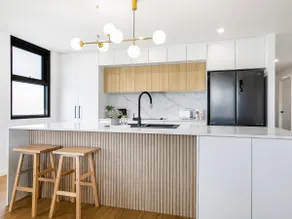 Spacious Oceanfront Stay Overlooking Golf Course - Image 3