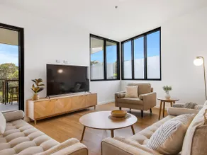 Spacious Oceanfront Stay Overlooking Golf Course - Image 5