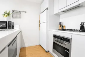 Central Location NSW 3 Bedroom Apartment with Balcony - Image 5