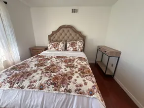 Coaster Premier bed to ensure high-quality sleep. - Image 3