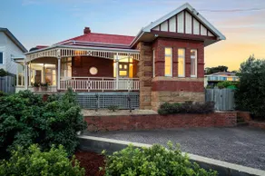 Period charm with scenic view and modern luxury - Image 2