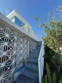 House on the high floors, climbing stairs. - Image 4