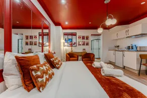 L'Écrin Rouge, Romantic Getaway & Private SPA - Image 5