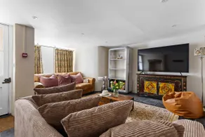 Stylish luxurious 5 bedroom house, central Lynton - Image 2