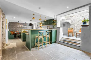 Stylish luxurious 5 bedroom house, central Lynton - Image 4