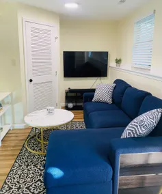 Cozy Retreat in the Heart of the City - Image 4