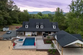 New! Secluded Farmhouse Pool + Firepit 14ppl - Image 5