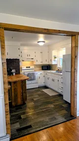Cottage on Siegrist - Image 4