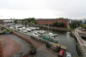 Boat Watchers Paradise Free Parking Close to Hull Marina Connexin Arena - Image 4