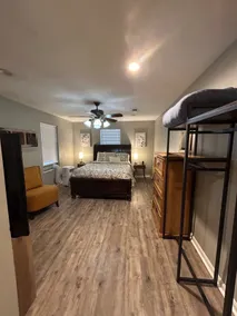 Downtown Den | Fast WiFi + BBQ + lots of parking - Image 3