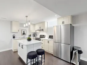 Luxury 2BR Suite Stylish Stay with 2 Free Parking - Image 2