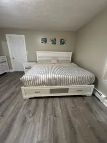. Cozy Apt Near & Shops 3 Min to Boston Train Line - Image 4