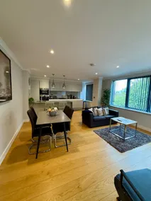 Prime London Stay Chic, Cosy & Sleeps 5 - Image 5