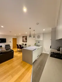 Prime London Stay Chic, Cosy & Sleeps 5 - Image 3
