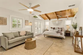 Langoon Lodge 4-BR 3-BA in Historic Mount Dora - Image 5