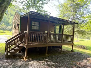 Hemlock Cabin, a small cozy stay on the Hiawassee - Image 2