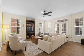 Downtown Carmel Townhouse – Walk to Everything! - Image 4