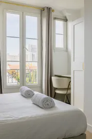 Renovated design apartment at the gates of Paris - Image 5