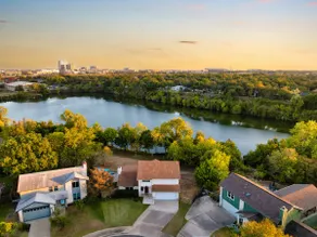 Lake Access and Pool in the Heart of Domain - Image 4