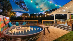 Lake Access and Pool in the Heart of Domain - Image 2