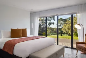 Izzy's Retreat - Image 4