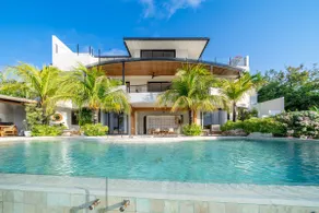 Luxe 4BR Villa w Rooftop, Cinema, Ocean View - Image 2