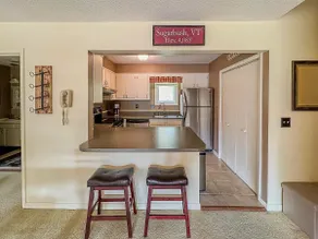 Bright mountain condo w/ fireplace near Sugarbush - Image 3
