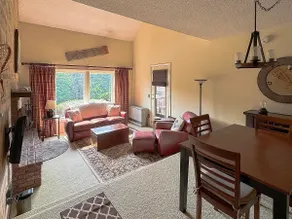 Bright mountain condo w/ fireplace near Sugarbush - Image 5