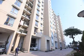 Cozy 4BHK Oasis BalconyViews Attached Washrooms - Image 5