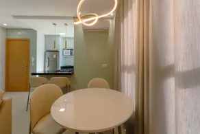 Downtown: 2 Bedrooms, Gym and Garage for 4 - Image 2