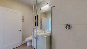 Cozy Modern Home Free Parking - Image 3