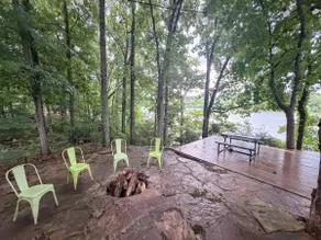 Lake front home w/ kayaks & canoe - Image 2