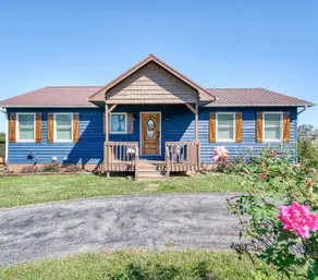 Mountain house near the lake - Image 2
