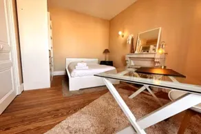 The Superb – Sleeps 4 - Image 2