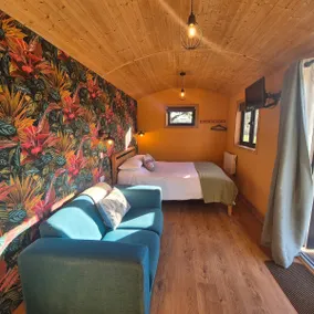 Bets - Shepherds Hut - Image 2