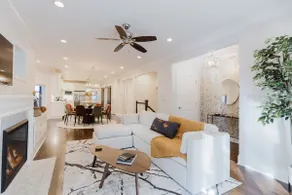 Elegant Rogers Park Home for 8 guest w/parking - Image 3