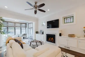 Elegant Rogers Park Home for 8 guest w/parking - Image 4