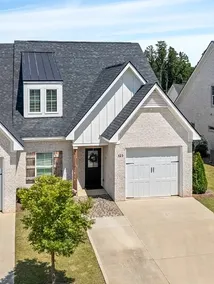 End-Unit 3BR Townhouse w/ Pool Access - Image 2