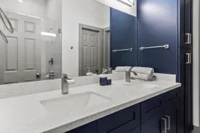 Lovely Modern 3BR Home with Private Yard - Image 5